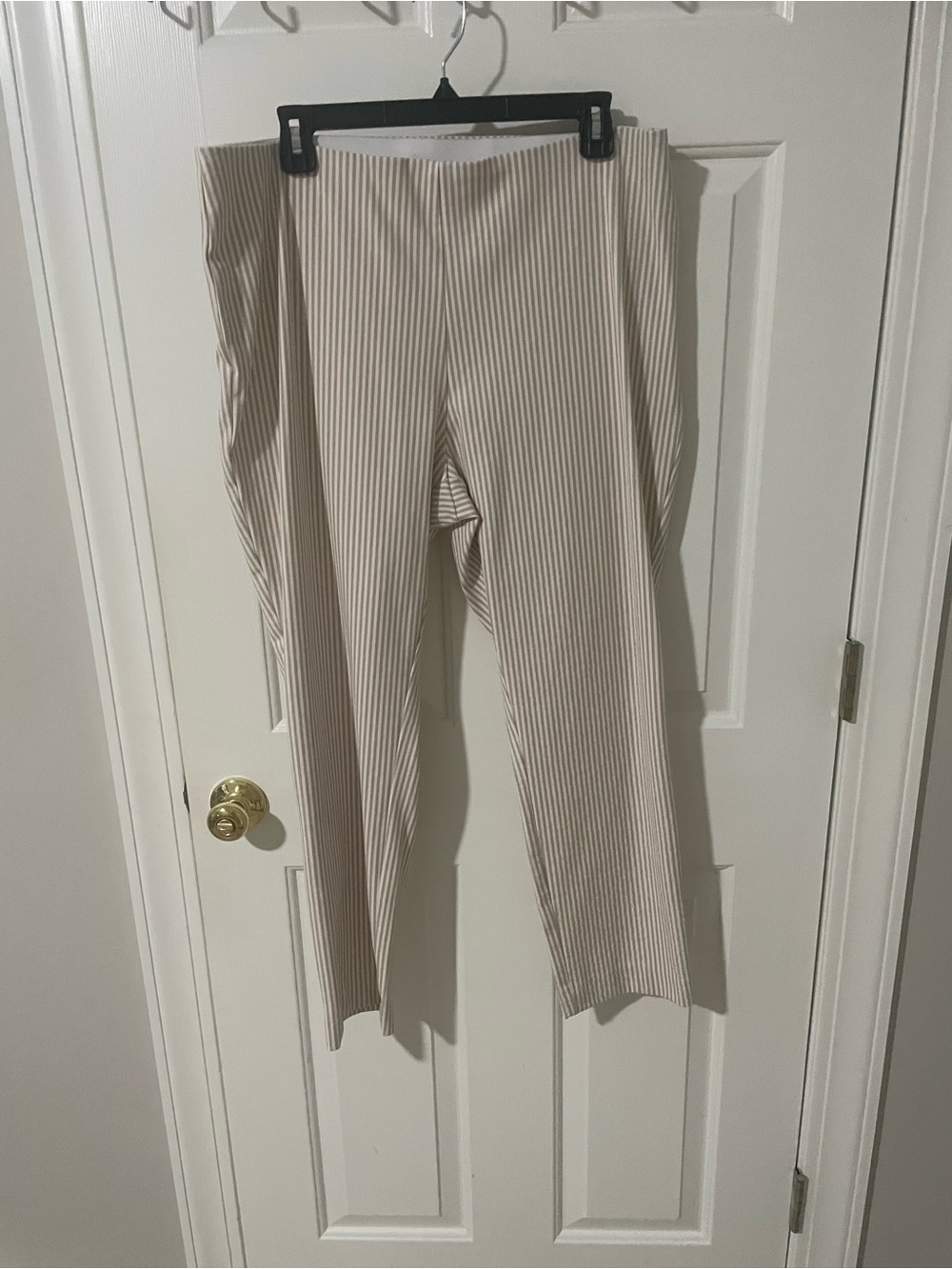 Tan white stretch pants sz1 16 a new day